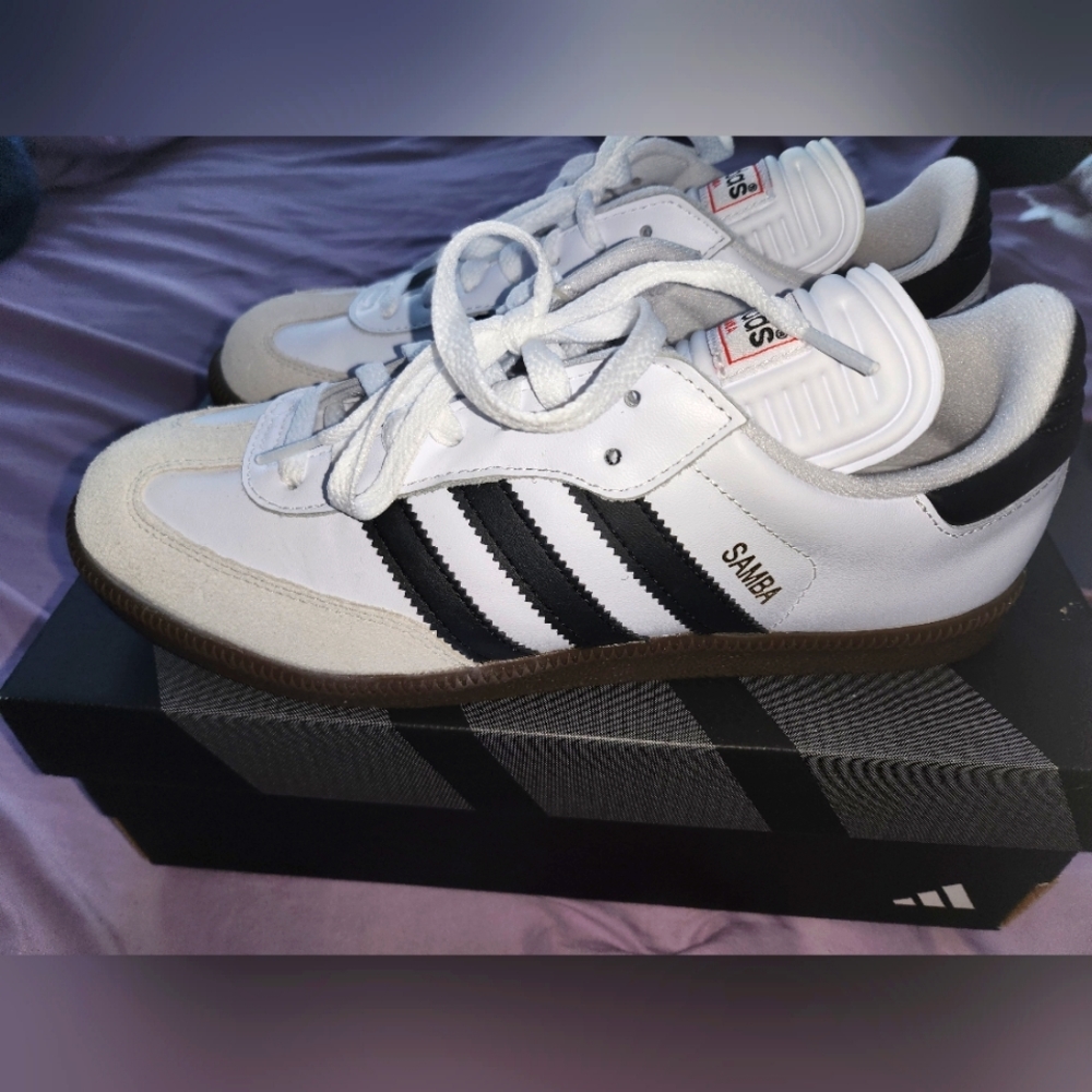 Samba Classics Size 8 (women's)